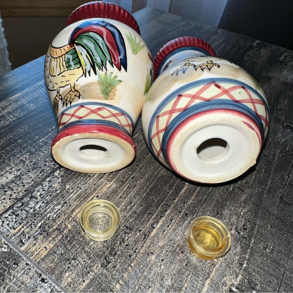 Like new Ceramic Vintage Rooster Salk and Pepper shakers - Picture 3 of 5